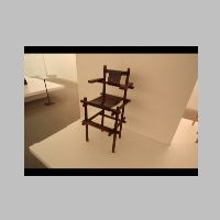 Gerrit Thomas Rietveld (1888-1964) - Kinderhochstuhl, 1919, photo Heinz Theuerkauf.jpg